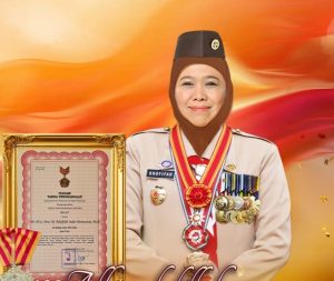 Khofifah Terima Tanda Penghargaan Lencana Melati di Peringatan Hari Pramuka Ke-63 Tahun 2024