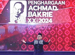 Si Celurit Emas, Kiai Zawawi Imron Raih Penghargaan Achmad Bakrie 2024