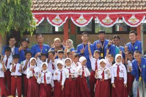Tumbuhkan Rasa Empati, Tim KKN Mahasiswa Umaha Ajarkan Bahasa Isyarat