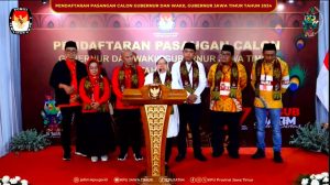 Usung Jargon Resik-Resik, Risma dan Gus Hans Mendaftar ke KPU Jatim
