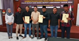 KPU Lamongan Serahkan BA Kesehatan Dan Administrasi, 2 Bapaslon Belum Memenuhi Syarat