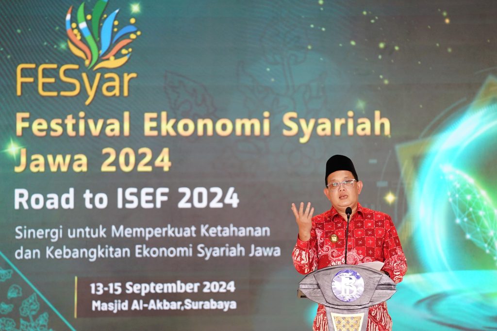 Buka Fesyar Regional Jawa 2024, Pj. Gubernur Adhy: Jatim Pusat Pengembangan Ekonomi Syariah Nasional