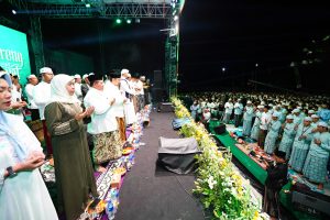 Dai Kondang KH Anwar Zahid Doakan Khofifah Gubernur Jatim Dua Periode