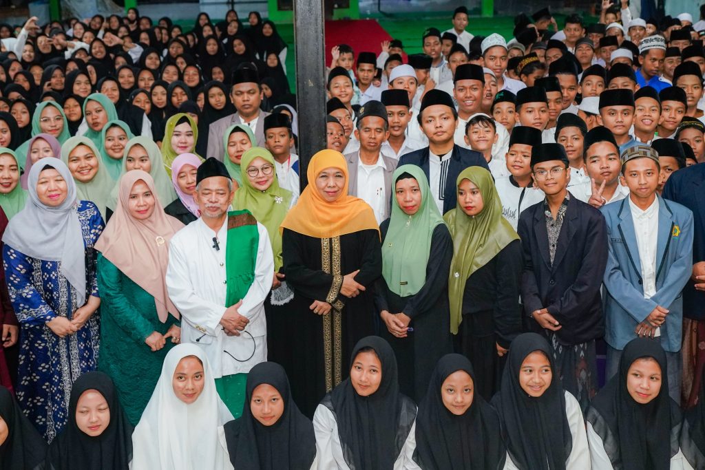 Kuat Pendidikan Akhlak, Khofifah Dorong Pesantren Siapkan Pemimpin Indonesia Emas 2045