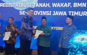 Menteri AHY Serahkan Sertifikat Tanah Gedung ‘Resolusi Jihad’ Bubutan