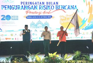 Terima Pataka dari BNPB, Jawa Timur Tuan Rumah Peringatan Bulan PRB Tahun 2025