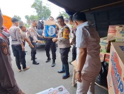 Polda Jatim & Polres Mojokerto Kota Salurkan Bantuan Sembako Untuk Korban Banjir