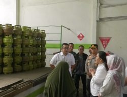 Pastikan Stok dan Distribusi Aman, PJ Walikota Mojokerto Sidak Agen Pangkalan LPG 3Kg