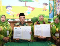 Disambut Sholawat Badar, Mendikdasmen Ajak Muslimat NU Sukseskan Program Wajib Belajar 13 Tahun