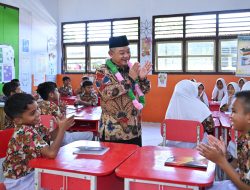 Antusiasme Siswa Mendapat Buku Bacaan Bermutu dari Mendikdasmen