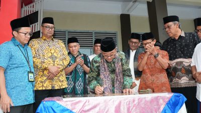 Kunjungi Sekolah, Mendikdasmen dan Komisi X DPR RI Tekankan Pentingnya Pendidikan Karakter