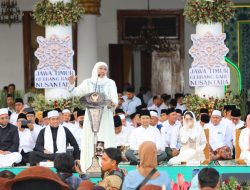 Ribuan Masyarakat Ikuti Tasyakuran, Khofifah Ajak Bersatu Wujudkan Jatim Gerbang Baru Nusantara