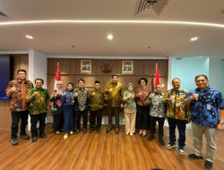 Mendikdasmen Hadiri Rapat Pembahasan Rencana Pembangunan Rumah untuk Guru
