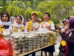 LCS Shining Gelar Baksos Ramadhan 2025, Bagikan 1.100 Nasi Kotak Buka Puasa di Pakuwon City