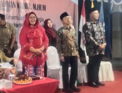Istiqamah 25 Tahun, Wamen Dikdasmen Puji Safari Buka-Sahur Ibu Sinta Bersama Dluafa