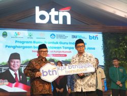 Pemerintah Serahkan Kunci Rumah Bersubsidi untuk Guru Serentak di 8 Provinsi