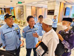 Dirjen PHU Hilman Latief Sambut Jemaah Saat Tiba di Madinah, Pastikan Semua Fasilitas Tersedia