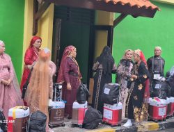 Sambut Kepulangan ke Kampung Halaman, Jemaah Haji NTT Dandan Ala Ratu dan Raja