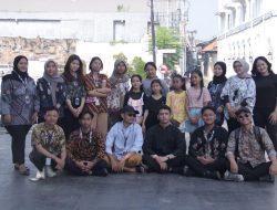 Mahasiswa KKN 83 UPN Veteran Jawa Timur Berdayakan Galuh Surabayan melalui Strategi Rebranding Inovatif