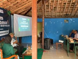 Mahasiswa KKN UIN SUKA Fasilitasi Petani Monggol Atasi Gangguan Monyet Ekor Panjang