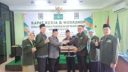 PC LP Ma’arif Surabaya Adakan Raker dan Workshop Sekaligus Pembagian 100 Laptop Operasional Sekolah