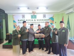 PC LP Ma’arif Surabaya Adakan Raker dan Workshop Sekaligus Pembagian 100 Laptop Operasional Sekolah