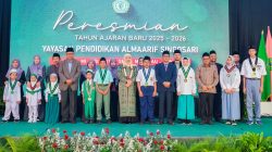 Kunjungi Al Maarif Singosari, Gubernur Kenang Keteladanan Kiai Masjkur dan Kiai Tholchah Hasan