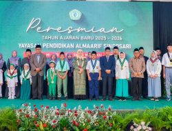 Kunjungi Al Maarif Singosari, Gubernur Kenang Keteladanan Kiai Masjkur dan Kiai Tholchah Hasan