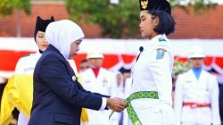 Gubernur Khofifah Kukuhkan 76 Anggota Paskibraka Jawa Timur