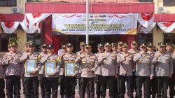 Tiga Anggota Bhabinkamtibmas Berprestasi Diberi Penghargaan Oleh Kapolres Probolinggo