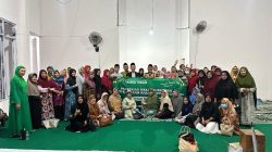 Fokus Masjid Ramah Lansia dan Difabel, Lazawa Darul Hikam Kembali Salurkan Wakaf Kursi di Kediri