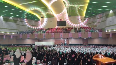 Fatayat NU Jember Gelar Maulid Nabi di Unej, Ribuan Jamaah Perempuan Khusuk Dengarkan Taushiyah Ustadzah Halimah Alaydrus