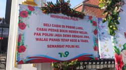 Deretan Karangan Bunga Jadi Simbol Cinta Warga untuk Polri di Surabaya