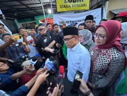 Menko Gus Imin Serahkan Bantuan Rp 1 Miliar ke Ponpes Al Khoziny