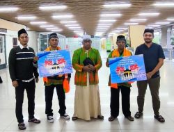 Taat Bayar Pajak, Dua Warga Gresik Dapat Hadiah Tabungan Umroh dari BPPKAD