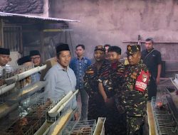Gus Addin Kunjungi Peternakan Ayam Kader GP Ansor Diwek, Dorong Usaha Gotong Royong Berbasis Desa