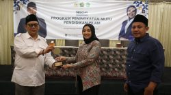 Ning Dini Terima Penghargaan FJN, Serukan Keadilan untuk Guru Madrasah