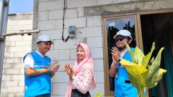 Rayakan Hari Listrik Nasional dengan Aksi Nyata , PLN Bersama Srikandi dan YBM PLN Sambungkan Listrik Gratis dan Beri Bantuan Bahan Baku Makanan untuk Warga Kurang Mampu