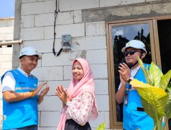 Rayakan Hari Listrik Nasional dengan Aksi Nyata , PLN Bersama Srikandi dan YBM PLN Sambungkan Listrik Gratis dan Beri Bantuan Bahan Baku Makanan untuk Warga Kurang Mampu