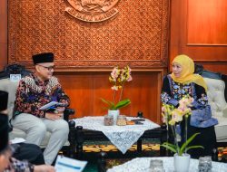 Terima Kunker  Menteri Haji di Grahadi, Gubernur Khofifah Sebut Jatim Siap Suplai Makanan untuk Haji
