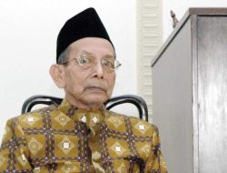 Mengenang KH Muhith Muzadi: Khittah NU, Garis  dan Konsep Berpolitik Kaum Santri