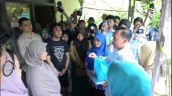 Menteri Wihaji Kunjungi Keluarga Berisiko Stunting di Lamongan, Beri Bantuan Hingga Renovasi Rumah