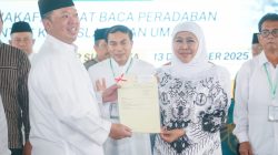 Gubernur Khofifah Bersama Menteri Nusron Wahid Serahkan 2.532 Sertipikat Tanah Wakaf dan Tempat Ibadah di Jatim