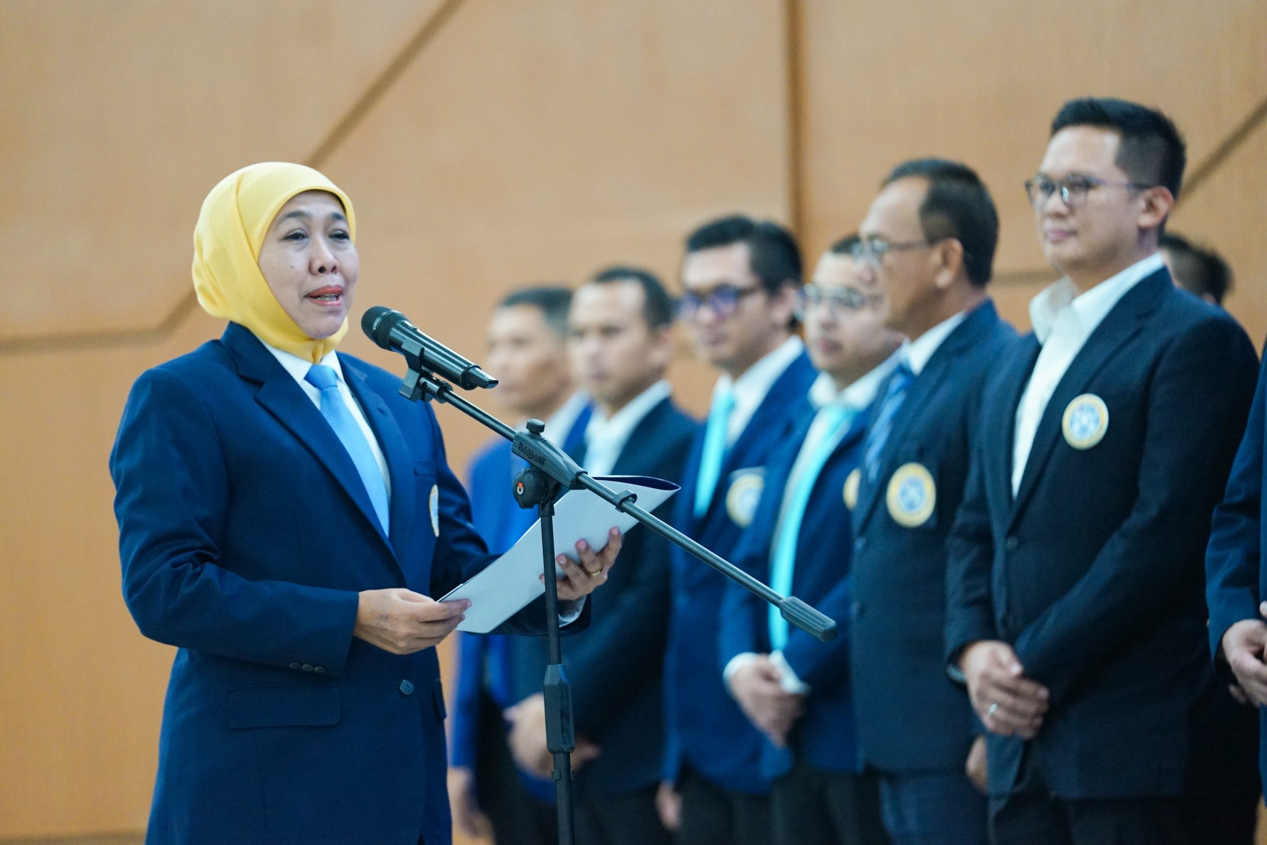Ketua Umum IKA UNAIR Khofifah Lantik Pengurus Pusat IKA UNAIR 2025–2030, Dorong Peran Alumni sebagai Orkestrator Kolaborasi Pembangunan Daerah