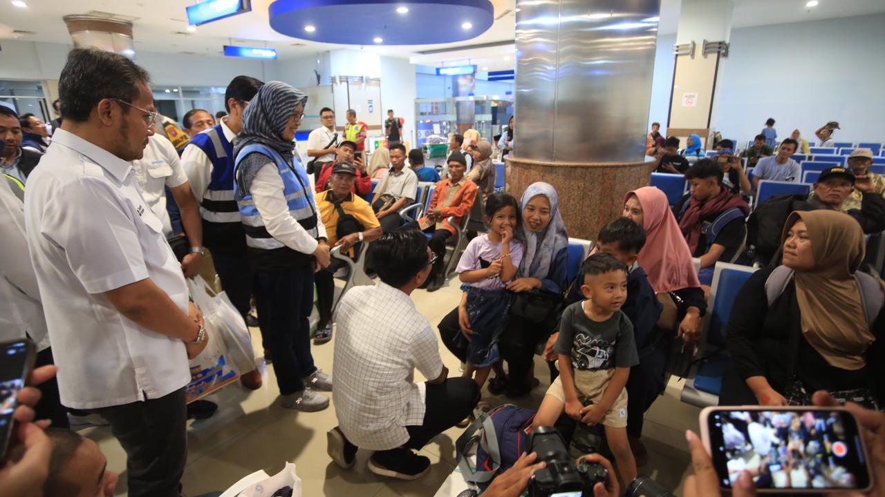 BP BUMN Tinjau Tanjung Perak, Pelindo Regional 3 Pastikan Angkutan Laut Nataru Siap Layani Lonjakan Penumpang