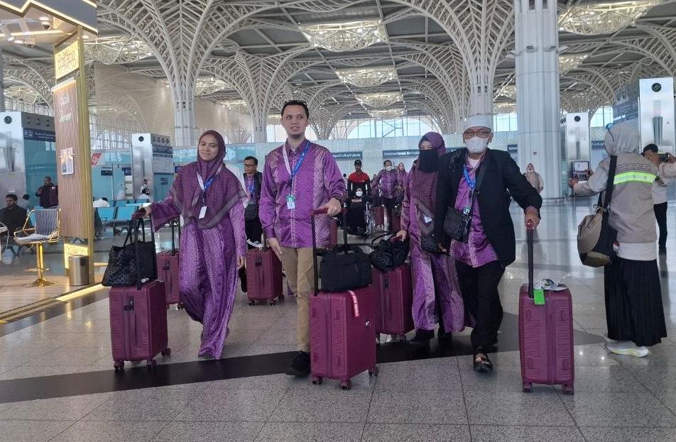 Jemaah Haji Khusus Indonesia Gelombang Pertama Tiba di Madinah