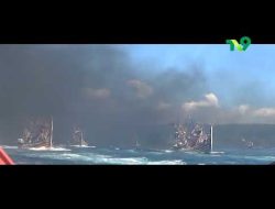 Petik Laut Muncar Kembali Digelar, Ribuan Warga Saksikan Larung Sesaji di Selat Bali
