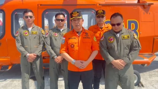 Basarnas Surabaya mengakhiri monitoring KMP Mutiara Sentosa II di perairan utara Madura setelah empat hari penyisiran. Tak ditemukan indikasi korban