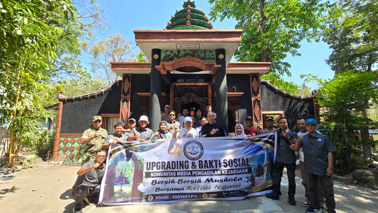HUT ke-81 Kejaksaan RI, Kejari Ngawi Tanam Bibit Pohon Produktif di Srigati