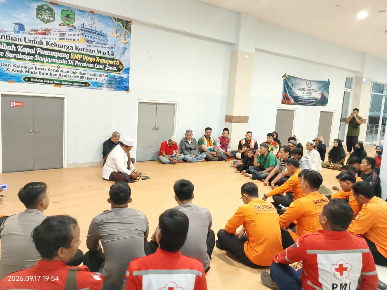 Doa Mengiringi Pencarian Korban KMP Virgo Transport 8 di Posko Tanjung Perak
